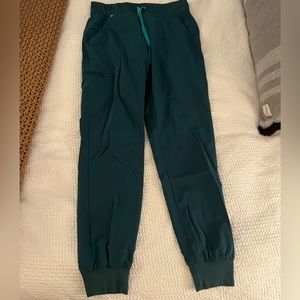 Green figs scrubs size S